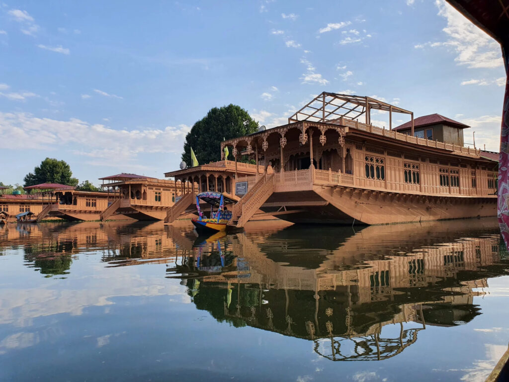 houseboat in srinagar